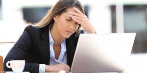 Pourquoi le virus du rhume fait-il mal a la tete ?