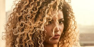 Cheveux : 3 astuces a piquer aux Bresiliennes pour avoir une criniere de lionne 