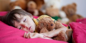 Somnambulisme de l-enfant : qui consulter ?