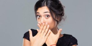 Mauvaise haleine : est-ce une carie ?