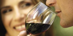 Plus de 100 grammes d’alcool par semaine reduirait l’esperance de vie
