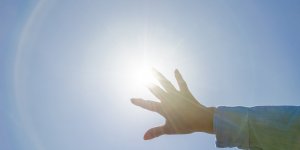Covid-19 : le soleil peut-il detruire le virus ?