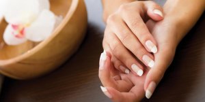 Les astuces contre les ongles cassants