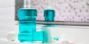 Bain de bouche : il ne faut pas l’utiliser apres s-etre brosse les dents !
