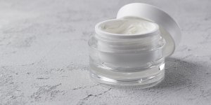 Creme pour la peau contaminee au mercure : une femme dans le coma