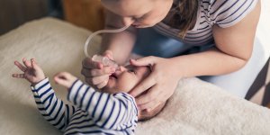 Rhume : comment utiliser un mouche-bebe
