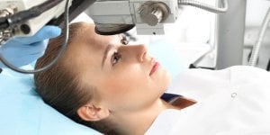 Astigmatisme : comment se passe la chirurgie ?