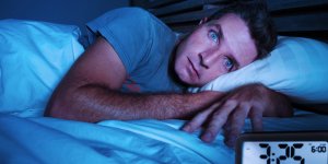 Insomnie : pourquoi se reveille-t-on a 4 heures du matin ? 