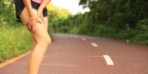 Contracture musculaire a la cuisse : les symptomes qui ne trompent pas