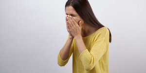 Toux chronique du fumeur : pourquoi il faut consulter