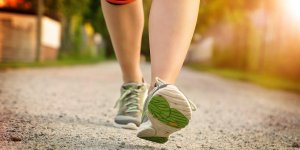 Covid-19 : marcher lentement multiplierait par 4 le risque de deces