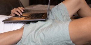Il aime le porno, est-ce normal ?