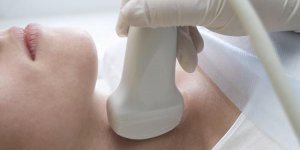 Ganglion dans le cou : un signe de cancer de la thyroide ?