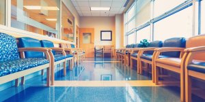AVC : apres avoir attendu 8 heures aux urgences, il rentre chez lui 