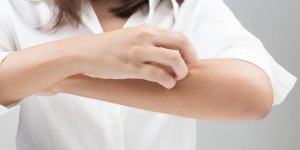 Fatigue et demangeaisons : un signe de maladie du foie ?