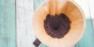 Soins des cheveux : un gommage au marc de cafe