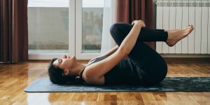 Sciatique : 5 exercices faciles a faire chez soi pour soulager la douleur