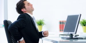 Mal en haut du dos : pourquoi ?