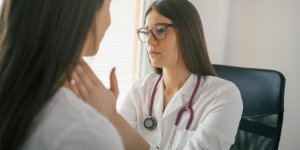 Mal de gorge : la cause infectieuse
