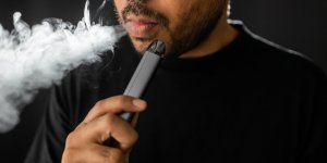 “J’ai perdu un morceau de poumon a cause de la cigarette electronique”