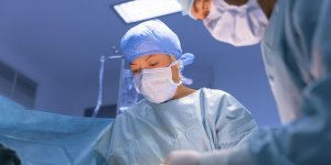 Cancer de la peau : le traitement par chirurgie