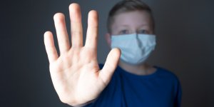 Maladie cœliaque : un enfant renvoye de son ecole car il ne supporte pas le masque