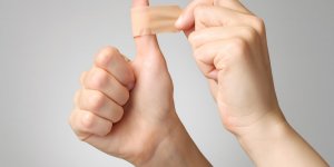 Brulure : faut-il percer la cloque ?