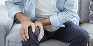 Douleur du genou plie : les principales causes