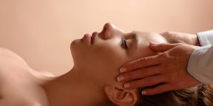 Maux de tete : 9 solutions naturelles