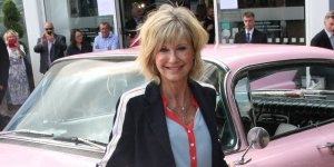 Olivia Newton-John (Grease) : son cancer se propage ; elle vend sa veste mythique pour la recherche