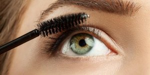 Maquillage des yeux : pas trop charge pour un mariage