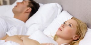 Oreille qui se bouche la nuit : que faire ?