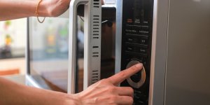 Coronavirus : votre micro-ondes peut-il le “tuer” ? 