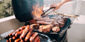 Ne melangez pas ces deux viandes pendant la cuisson : les combinaisons a eviter l’ete ! 