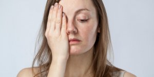 Vision trouble a l-oeil gauche : un signe d-AVC ?