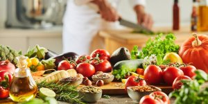 Cuisine : preparer des mets sains et savoureux est bon pour le moral 
