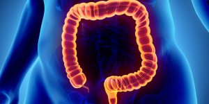 Cancer colorectal : regarder la tele plus d’une heure par jour augmenterait les risques