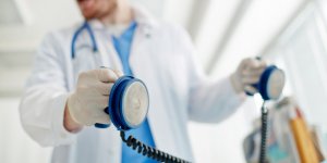 Choc cytokinique : qu’est-ce que ce syndrome dont souffrent les cas graves de Covid-19 ?