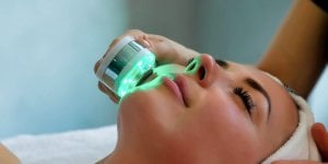 Rides du visage : connaissez-vous le pouvoir de la lumiere LED ?