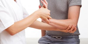Fracture du coude : la reeducation