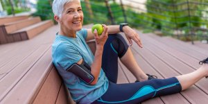 Manger tous les jours ces deux fruits protege votre sante apres 70 ans
