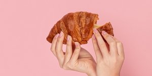 8 aliments a eviter si vous voulez garder une belle peau