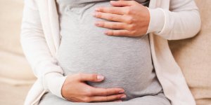 Grossesse : fuite urinaire ou fissure de la poche des eaux ?