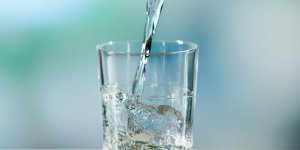 Allergique a l’eau, la vie de cette jeune femme est un enfer
