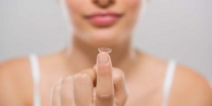 Pourquoi vous ne devez pas jeter vos lentilles de contact dans l-evier 