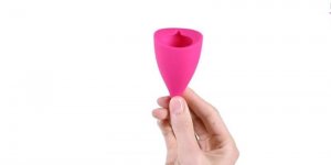 Comment mettre une coupe menstruelle ?