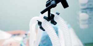 Coronavirus : les risques de complication et de deces augmentent des 50 ans !