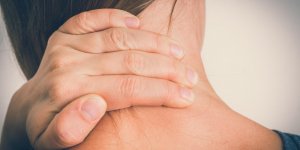 Nevralgie d-Arnold : la douleur au cou en cause
