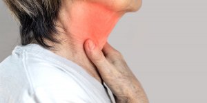 Demence : ce signe dans votre gorge doit amener a consulter un medecin