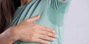 Temoignage transpiration excessive : comment moins transpirer l’ete ? 